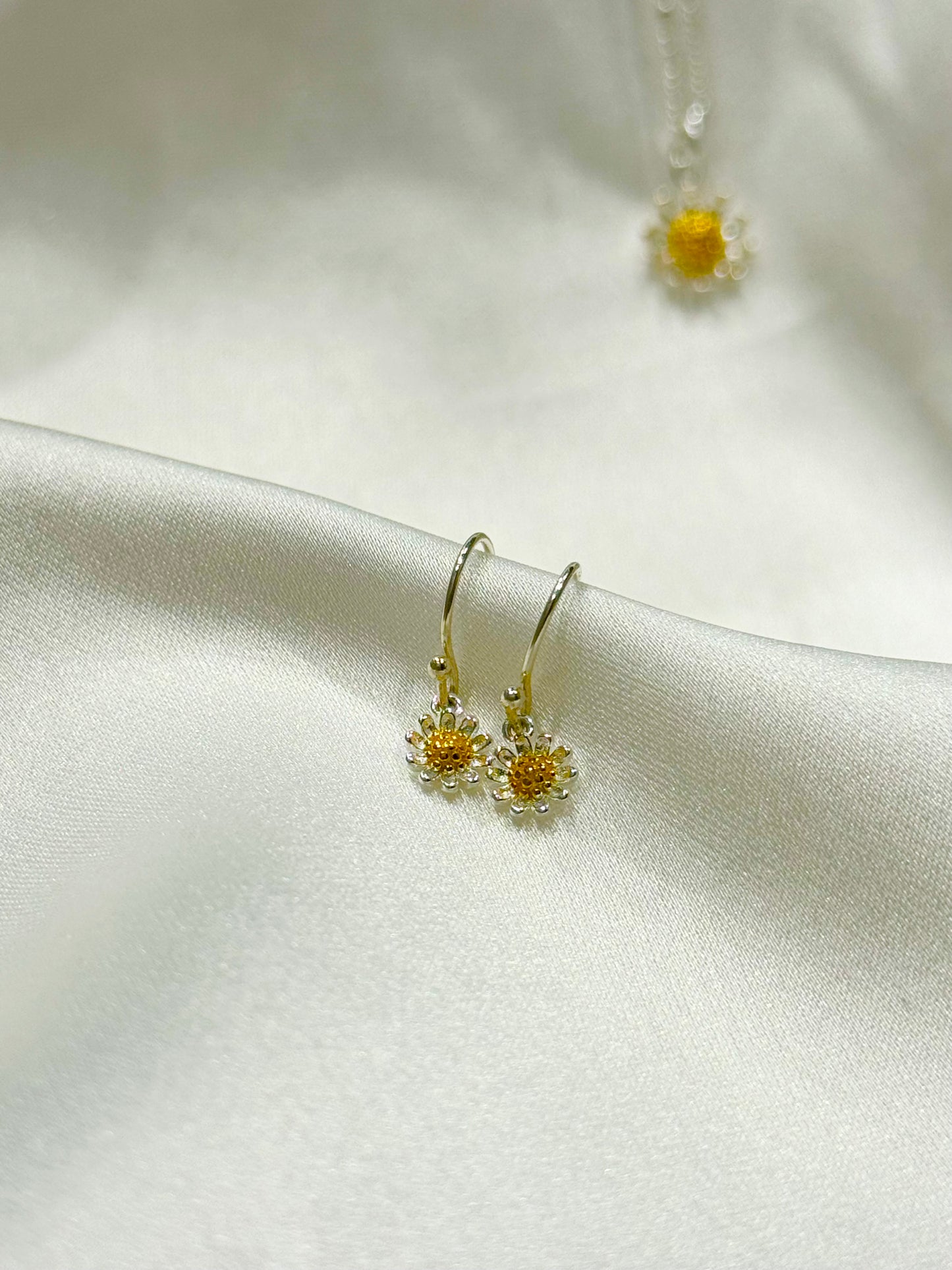 Daisy Wire Earrings