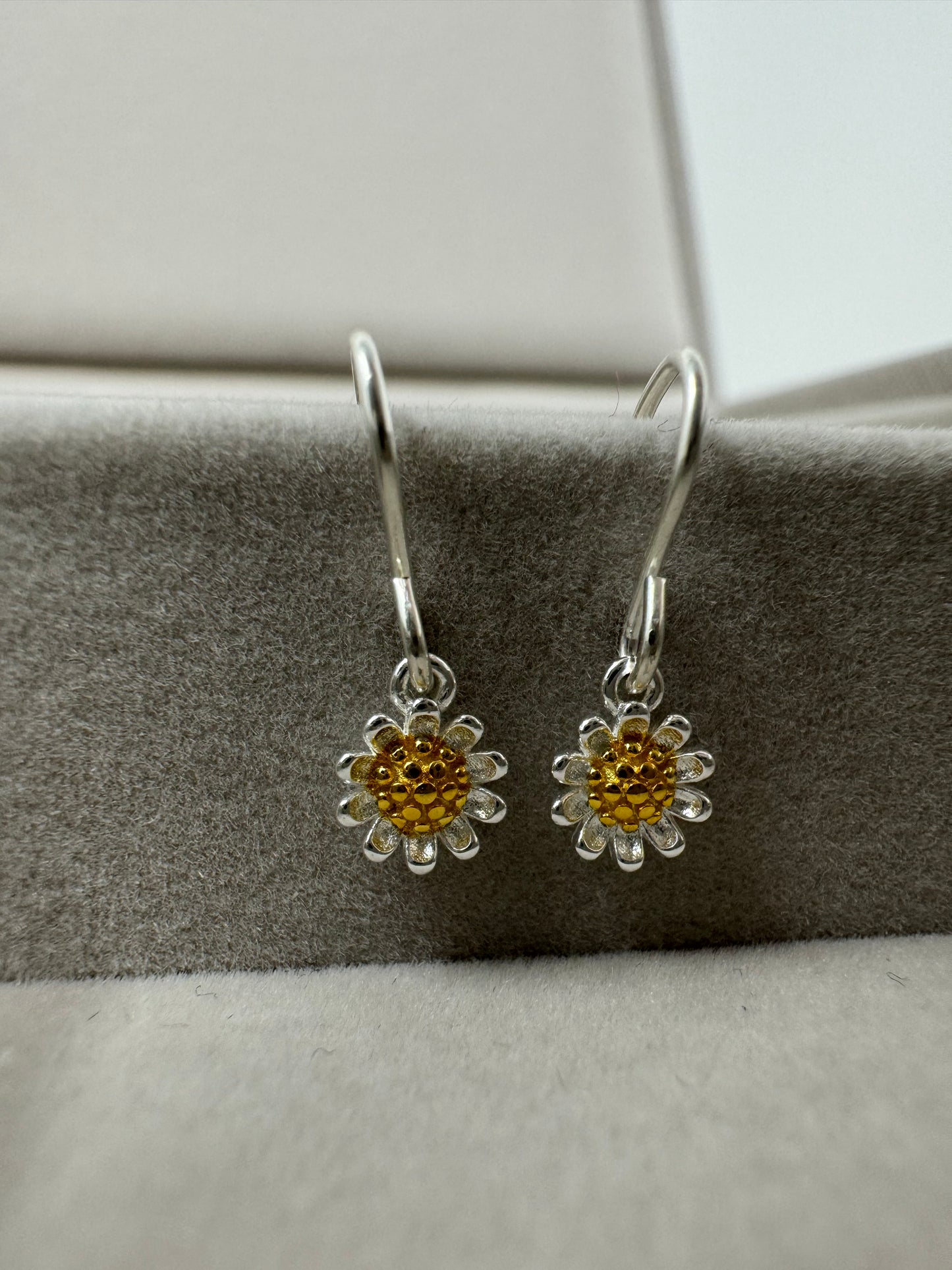 Daisy Wire Earrings